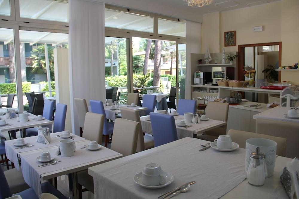 Hotel Meuble Nazionale Линьяно-Саббьядоро Экстерьер фото