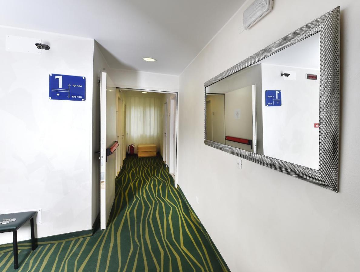 Hotel Meuble Nazionale Линьяно-Саббьядоро Экстерьер фото